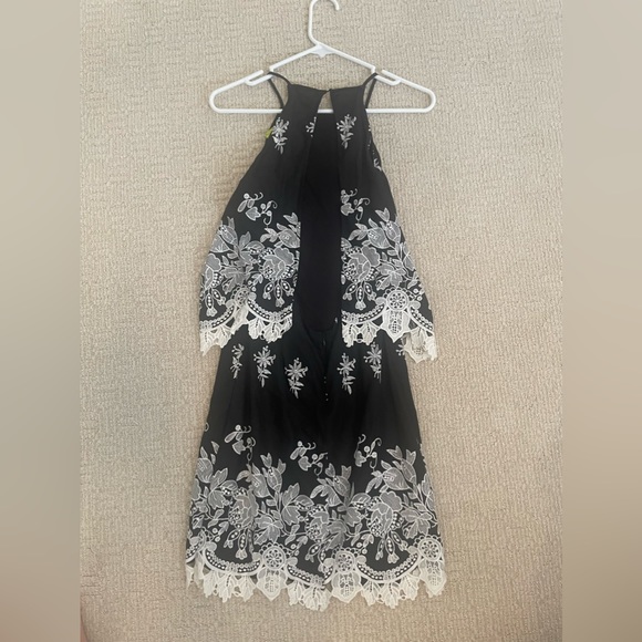 🏷️Gianni Bini | Open back lace women’s dress - Picture 2 of 3